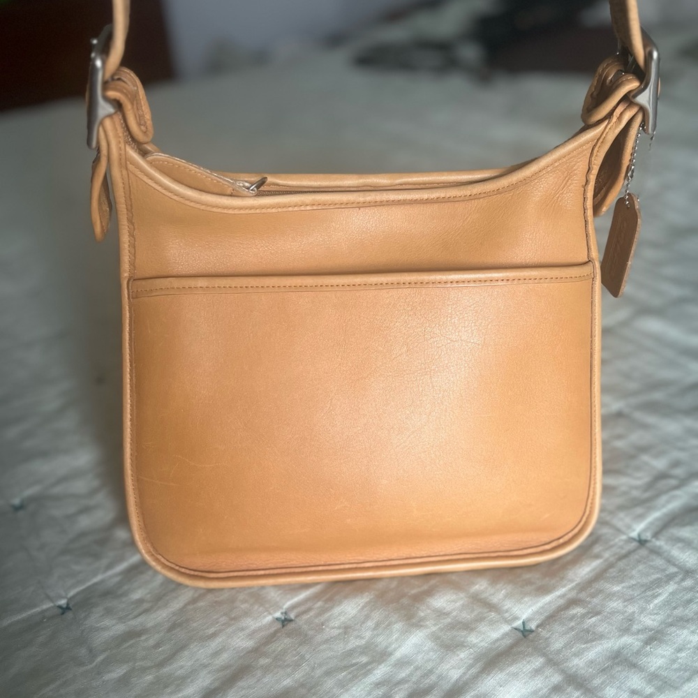 Vintage coach legacy zip